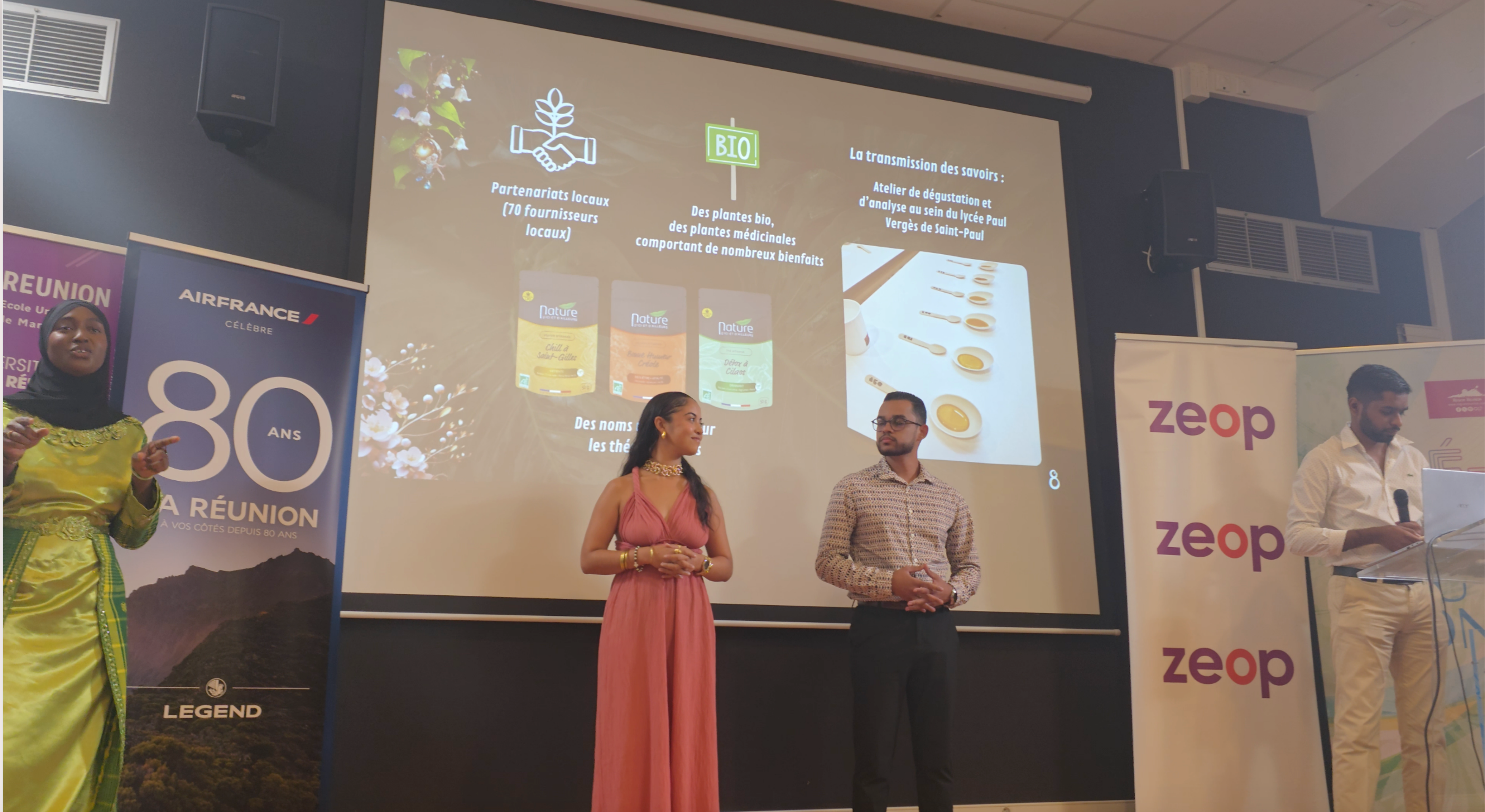 Vidéo de la présentation des étudiants de l’IAE Réunion dans le cadre du Trophée Entreprise et Territoire 2025, mettant en valeur les tisanes, sirops à froid et plantes médicinales de Nature d’Ici et d’Ailleurs. Ce passage a contribué à la sélection de l’entreprise parmi les finalistes du concours.