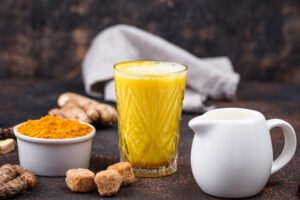 boisson à base de curcuma, épice de l'Ile de la Réunion, curcuma en poudre, safran péi, cuisine réunionnaise
